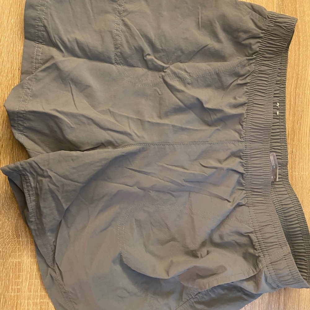 Columbia Gray Athletic Shorts Lightweight Elastic Waist